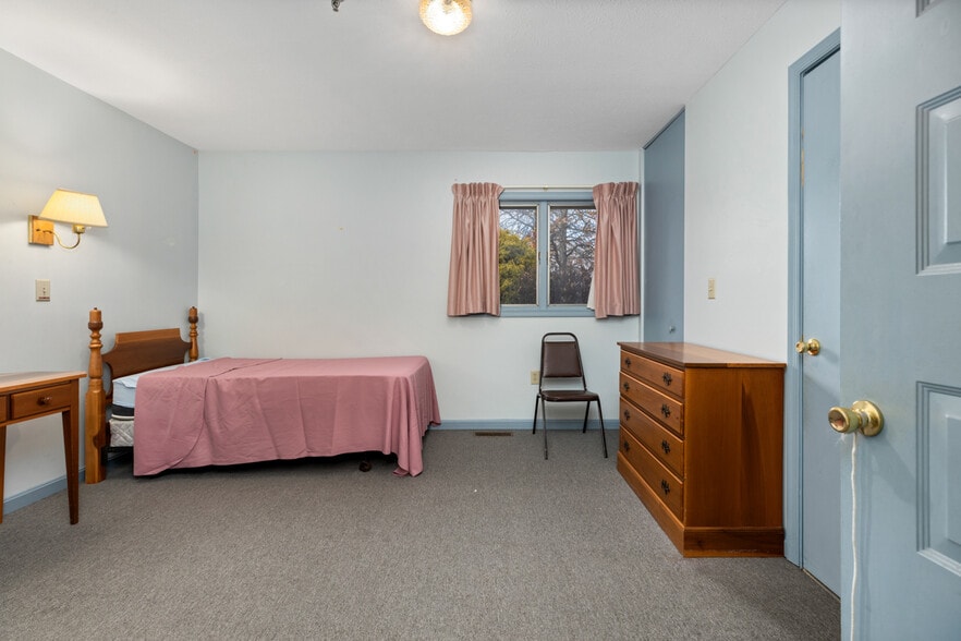 More Photos Of 218 Mill Rd, Woodstock Congregate Senior Housing For Sale
