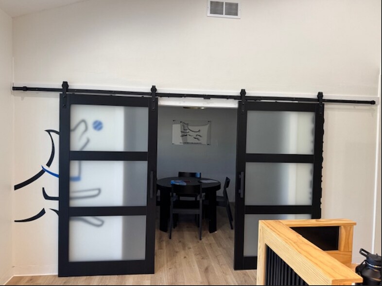 More Photos Of 8361 Stone Run Ct, Tampa Office For Sale