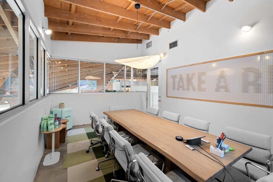 More Photos Of 523 Victoria Ave, Venice Loft Creative Space For Lease