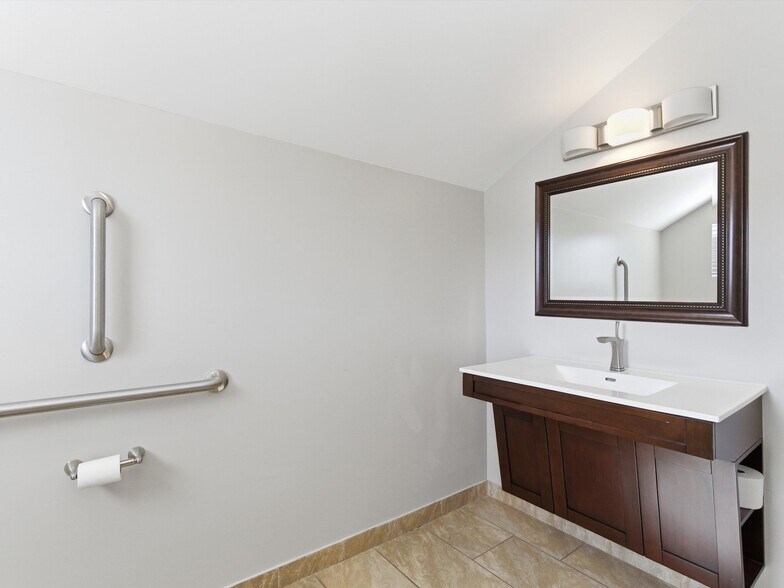 More Photos Of 928 E 11 Mile Rd, Royal Oak Serviced Offices For Lease
