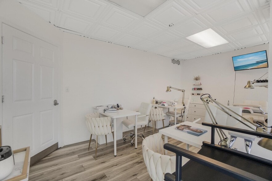 More Photos Of 1720 Harrison St, Hollywood Office Residential For Lease