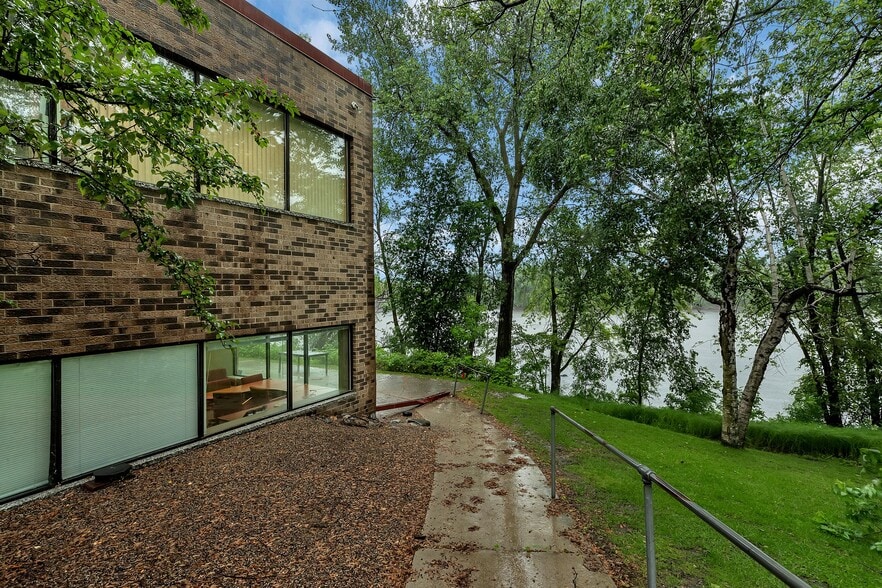 More Photos Of 10 Riverside Ave S, Sartell Office For Lease