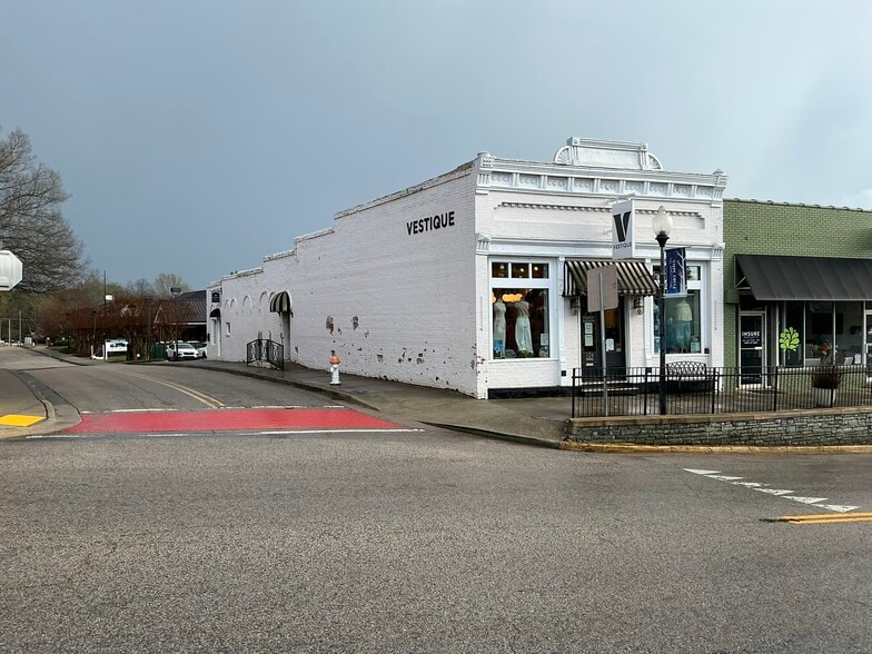 More Photos Of 124 Confederate St, Fort Mill Storefront For Sale