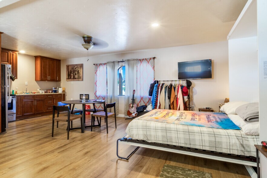 More Photos Of 89 N San Gorgonio Ave, Banning Storefront For Sale