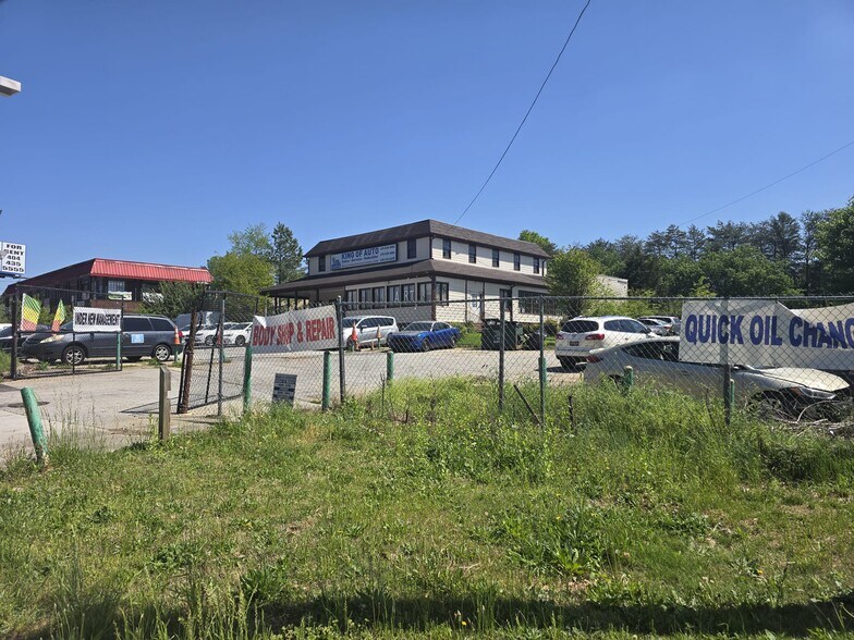 More Photos Of 5885 Memorial Dr, Stone Mountain Auto Dealership For Sale