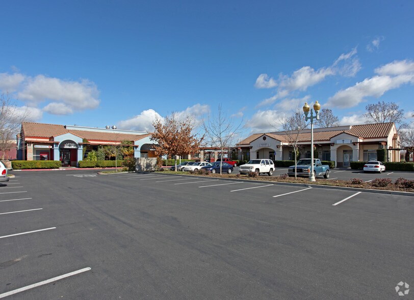More Photos Of 9080 Laguna Main St, Elk Grove Restaurant For Lease