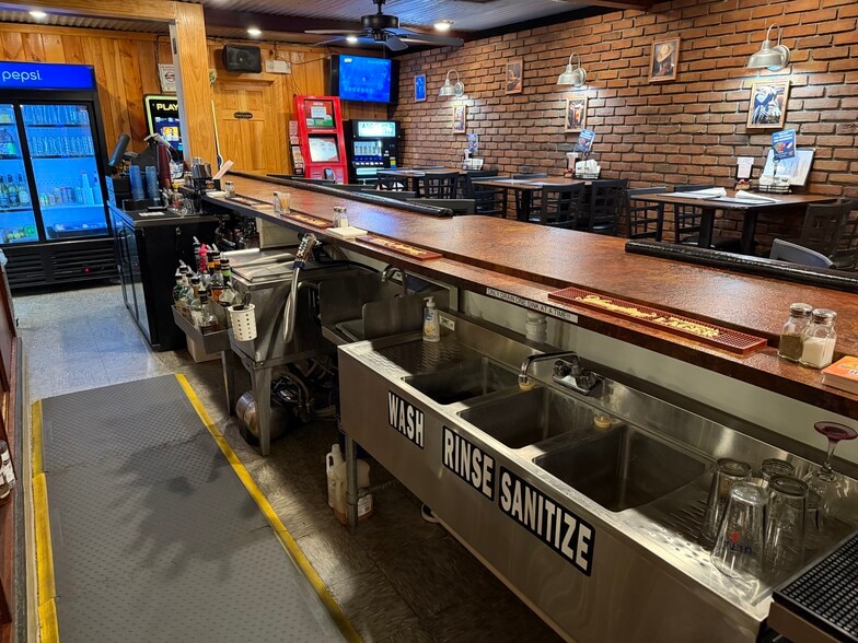 More Photos Of 617 S Washington St, New Paris Bar For Sale