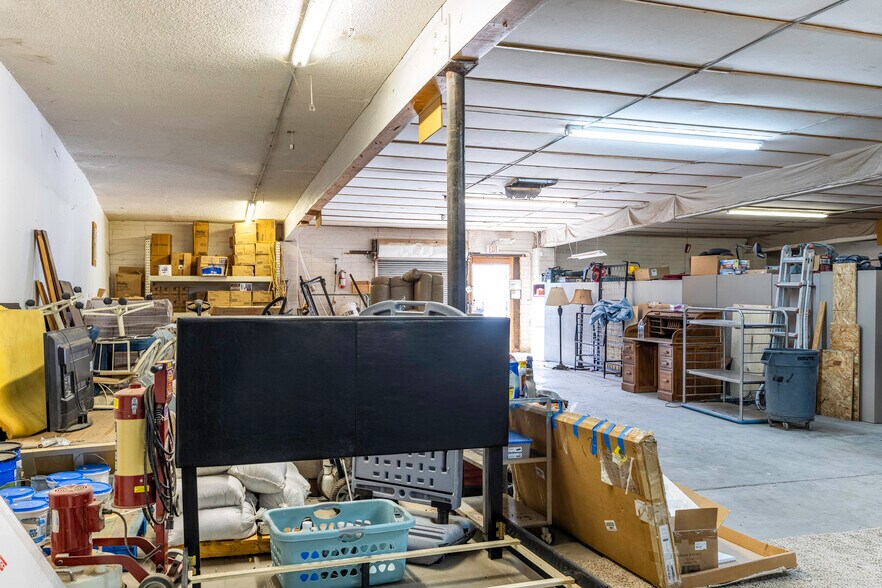 More Photos Of 655 W Cottonwood Ln, Casa Grande Showroom For Sale