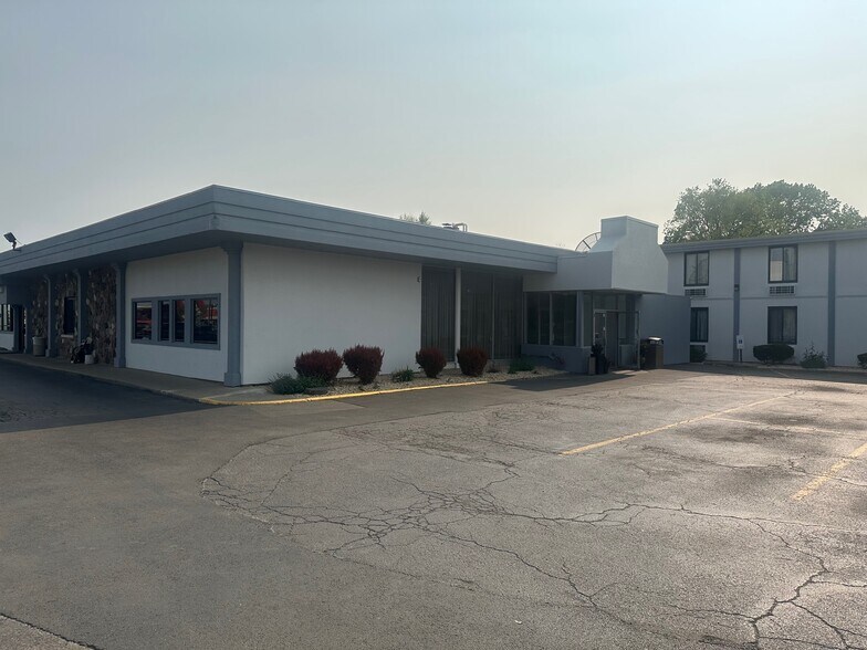 Primary Photo Of 2080 Mannheim Rd, Northlake Hotel For Sale