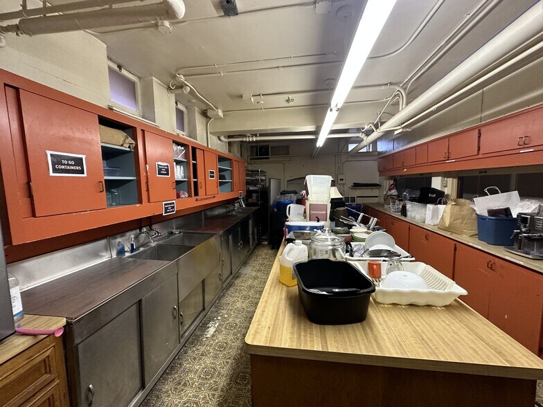 More Photos Of 2308 E Belleview Pl, Milwaukee Specialty For Sale