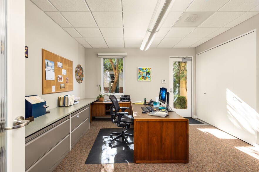 More Photos Of 407 Bryant Cir, Ojai Office For Sale