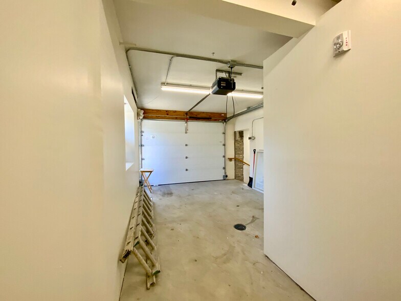 More Photos Of 6027 W Vliet St, Milwaukee Storefront Retail Office For Sale