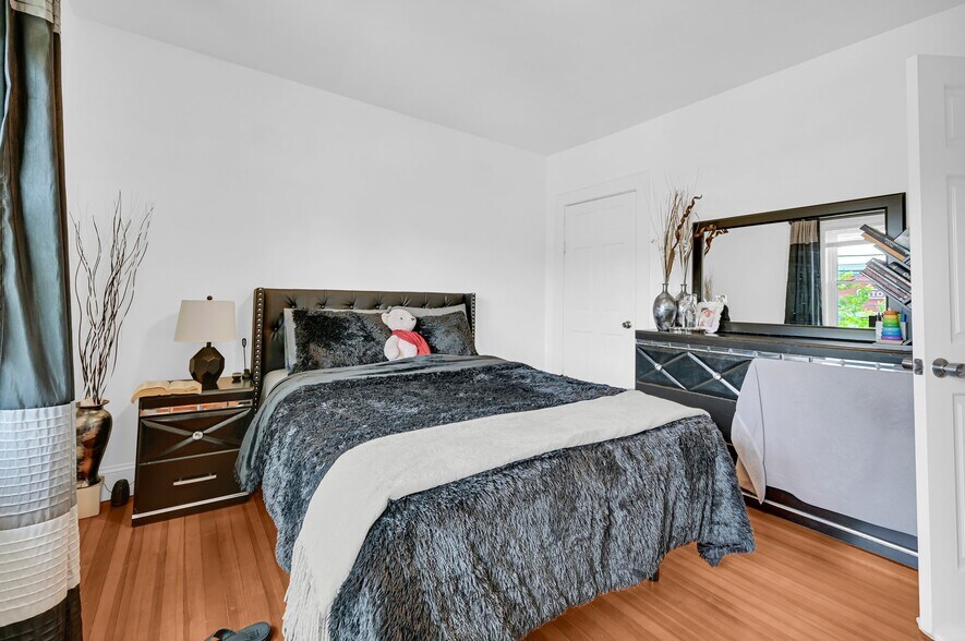 More Photos Of , Mamaroneck Unknown For Sale