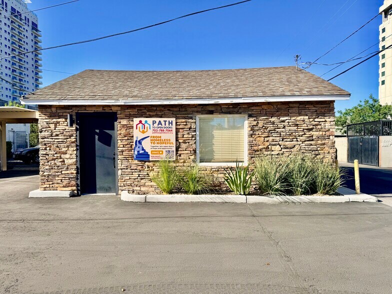 More Photos Of 931 S 3rd St, Las Vegas Office Residential For Lease