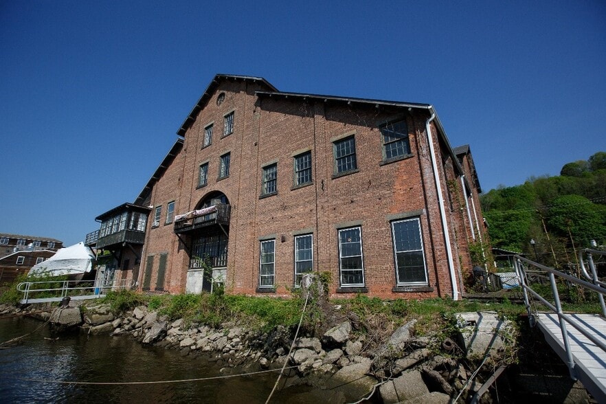 More Photos Of 108 E Strand St, Kingston General Retail For Sale