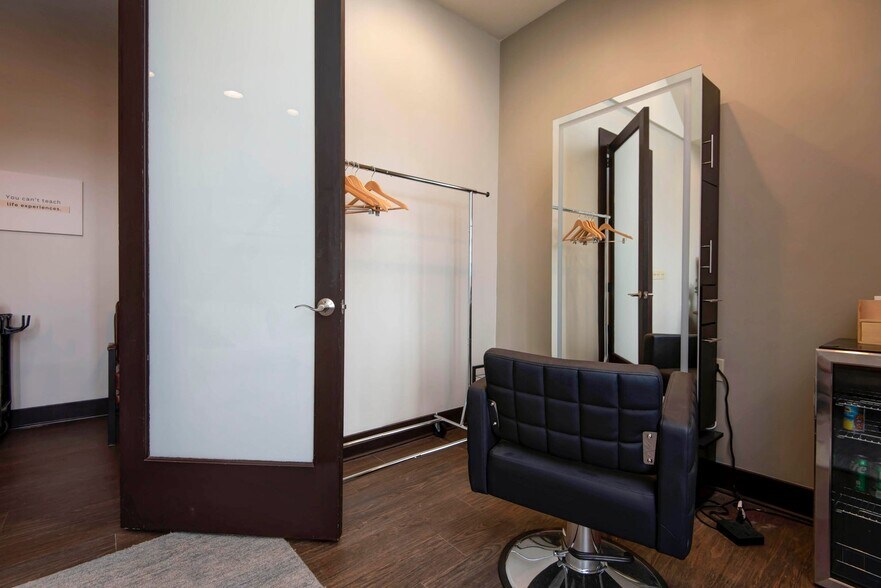 More Photos Of 1531 E Bradford Pky, Springfield Medical For Sale