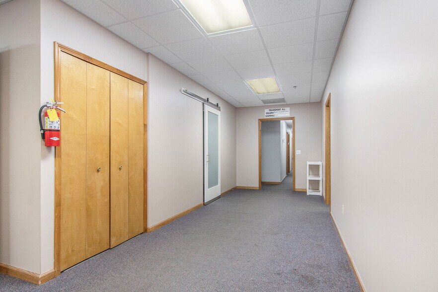 More Photos Of 3050 Commerce Dr, Fort Gratiot Office For Sale