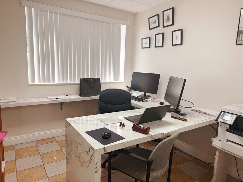 More Photos Of 3750 NW 43rd St, Hialeah Warehouse For Lease
