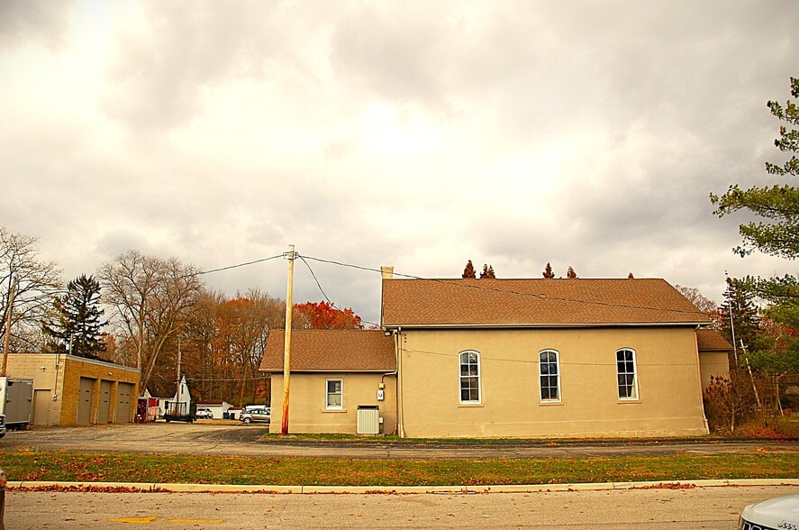 More Photos Of 9722 Columbia Rd, Olmsted Falls Flex For Sale