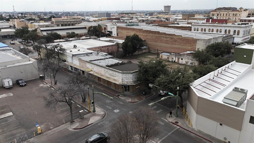 More Photos Of 620 San Agustin Ave, Laredo Storefront Retail Office For Sale