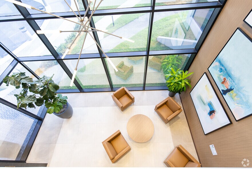 More Photos Of 8100 Oak Ln, Miami Lakes Office For Lease