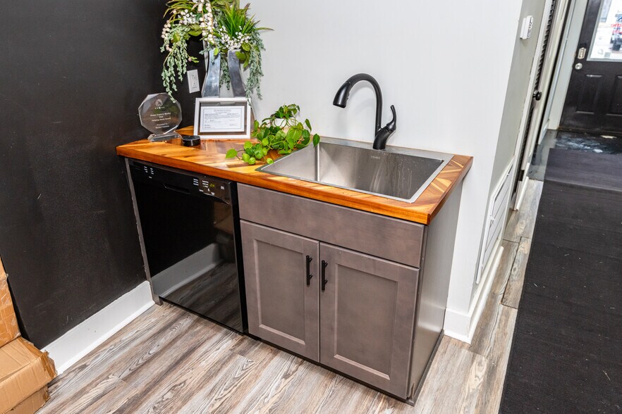 More Photos Of 1519 E 5th St, Dayton Office For Sale