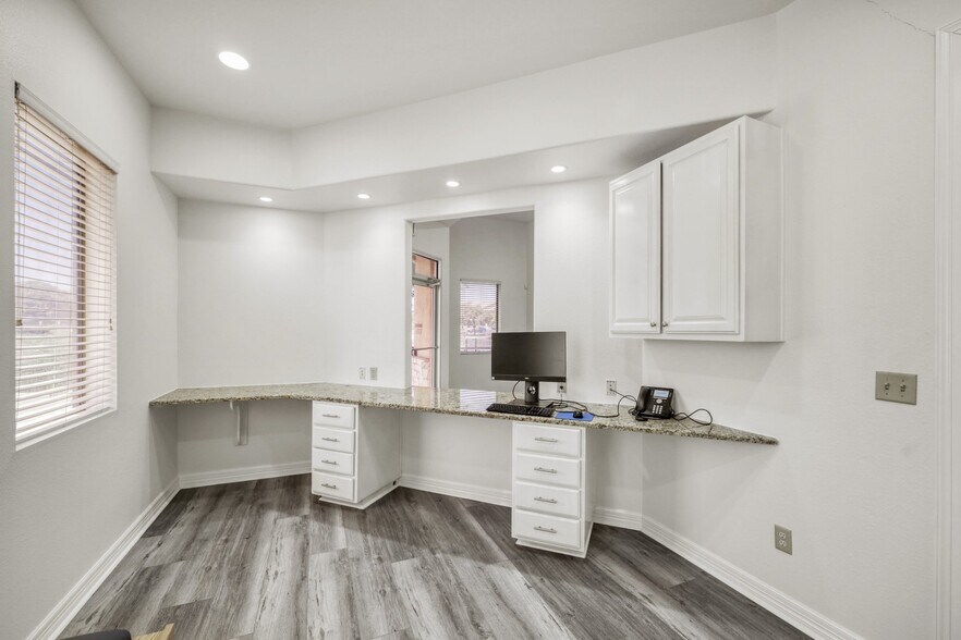More Photos Of 5727 W I-10 Fwy, San Antonio Office For Lease