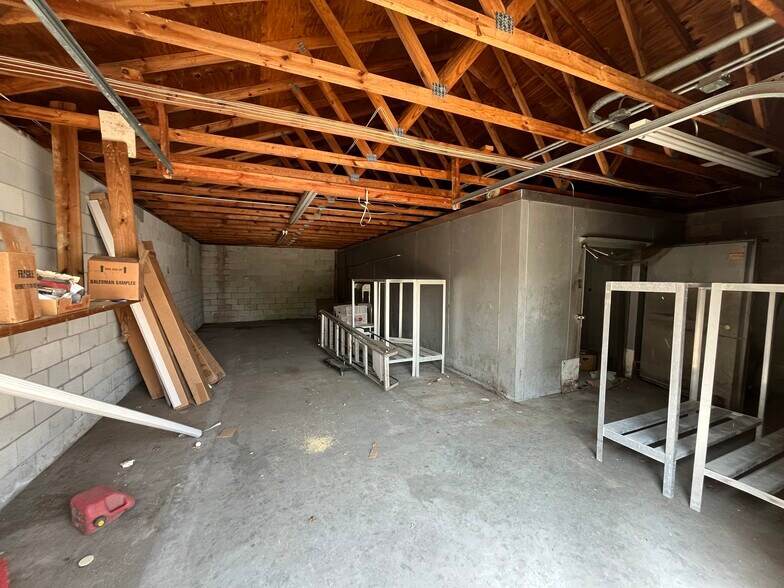 More Photos Of 1105 W Washington St, Petersburg Convenience Store For Sale