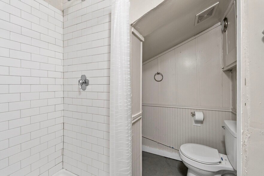 More Photos Of 901 N Saint Joseph St, Gonzales Office For Sale