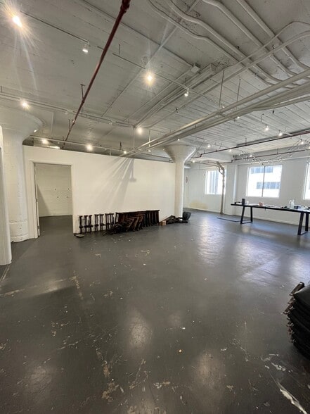 More Photos Of 1922 E 7th Pl, Los Angeles Light Manufacturing For Lease