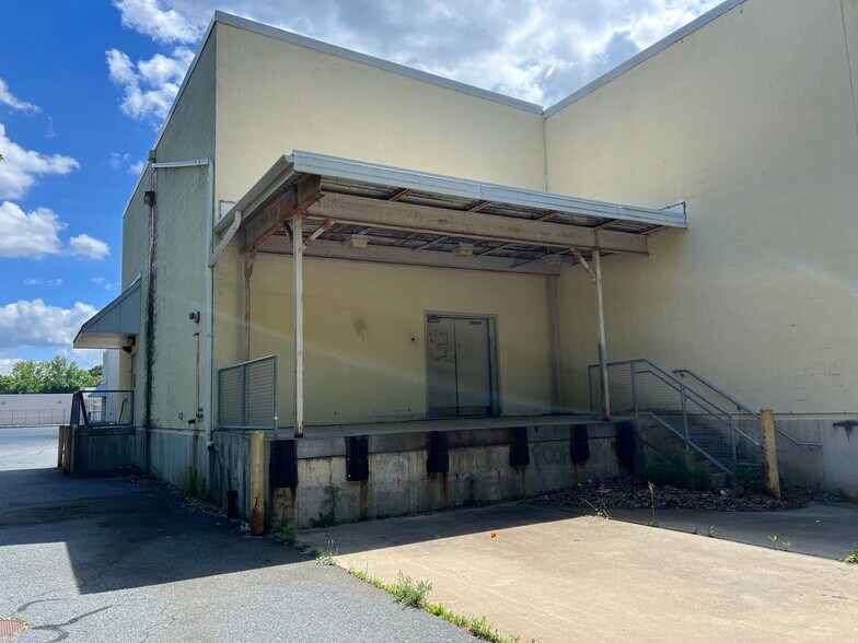 More Photos Of 70-82 Worcester Rd, Webster General Retail For Lease