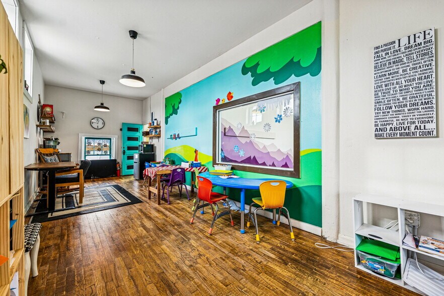 More Photos Of 658 S East St, Bayfield Flex For Sale