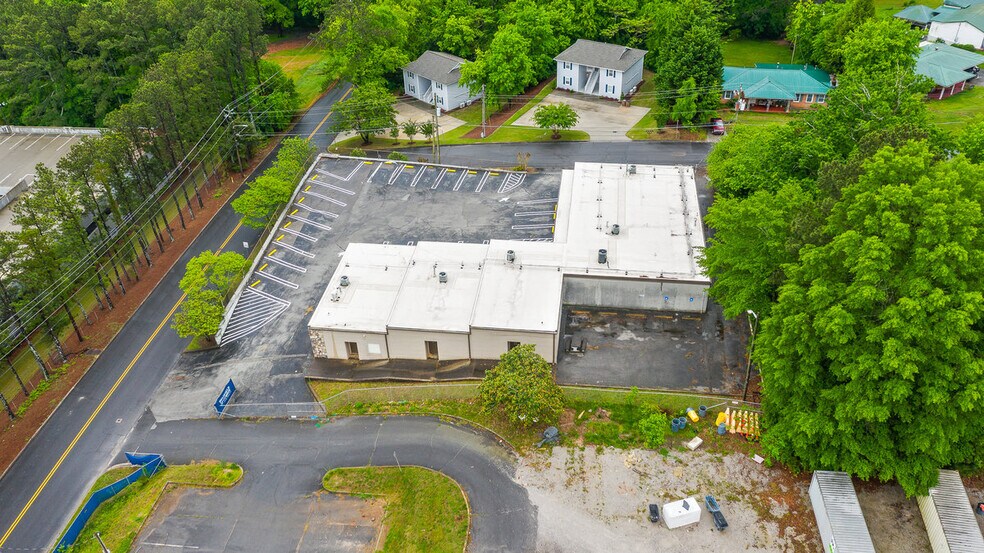 More Photos Of 1401 Applewood Dr, Dalton Medical For Lease