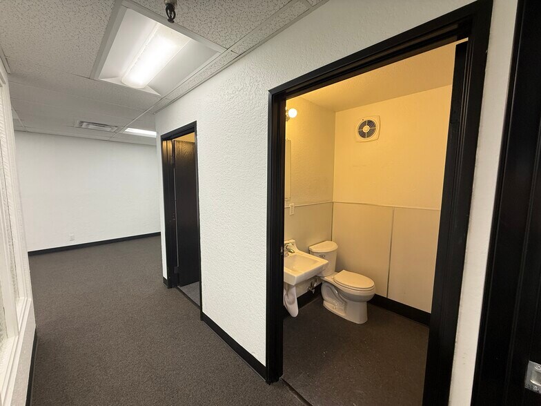 More Photos Of 13596 Vaughn St, San Fernando Manufacturing For Lease