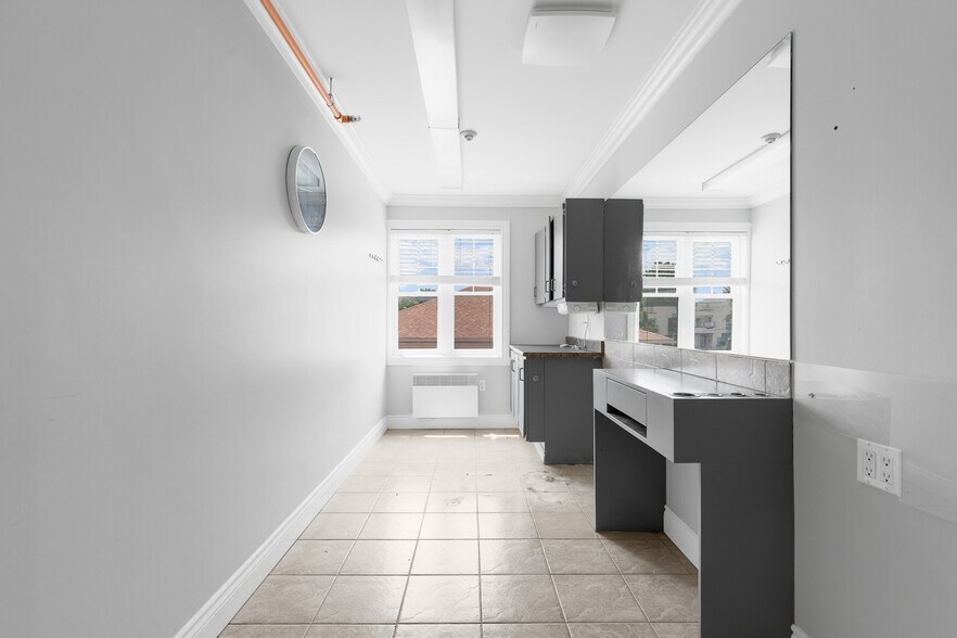 More Photos Of 21 Rue Messier, Mont-saint-hilaire Apartments For Sale