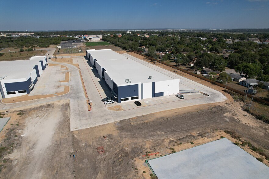 More Photos Of 1500 Northlake Pass, Universal City Unknown For Lease