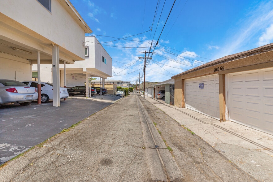 More Photos Of 2016 S Bedford St, Los Angeles Apartments For Sale