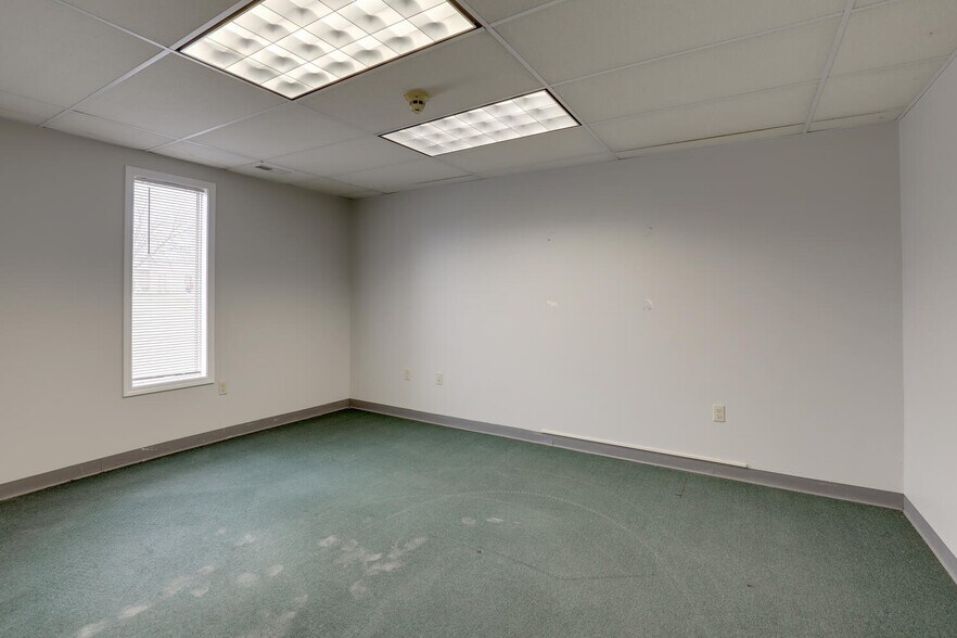 More Photos Of 2414 W Schneidman Dr, Quincy Industrial For Lease