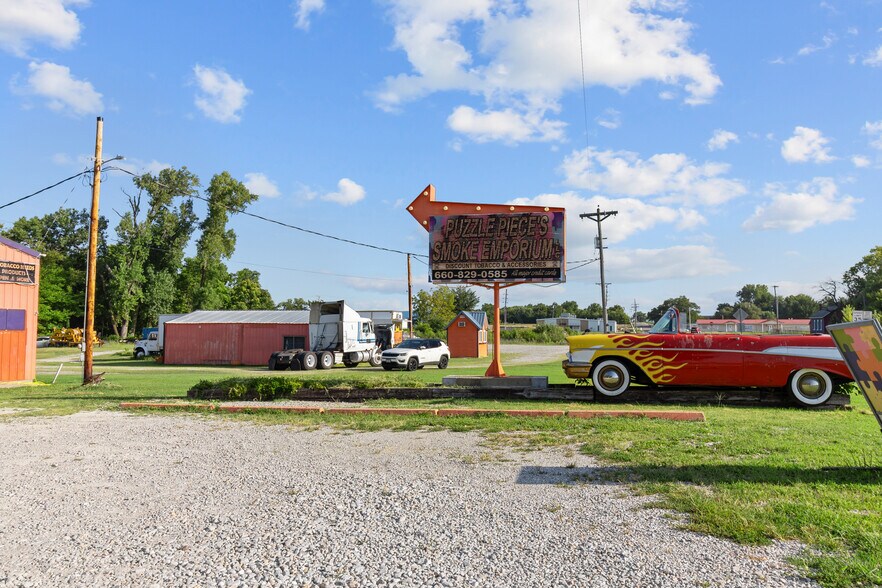 More Photos Of 1420 Highway M, Sedalia Service Station For Sale
