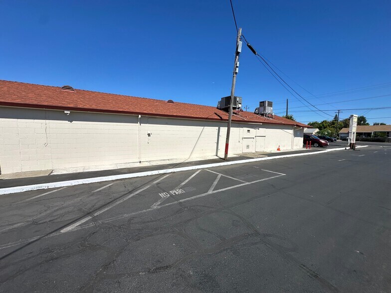 More Photos Of 5026 Fruitridge Rd, Sacramento Medical For Lease