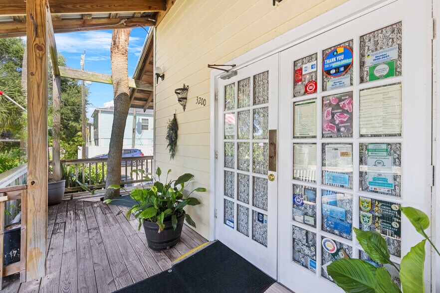 More Photos Of 3200 NE Maple Ave, Jensen Beach Restaurant For Lease