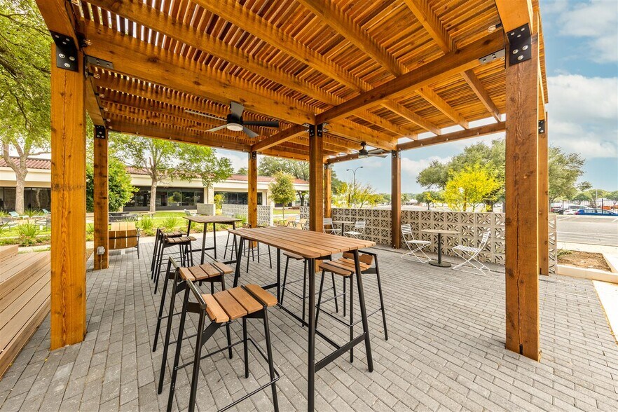 More Photos Of 9001 I-35 N, Austin Office For Lease