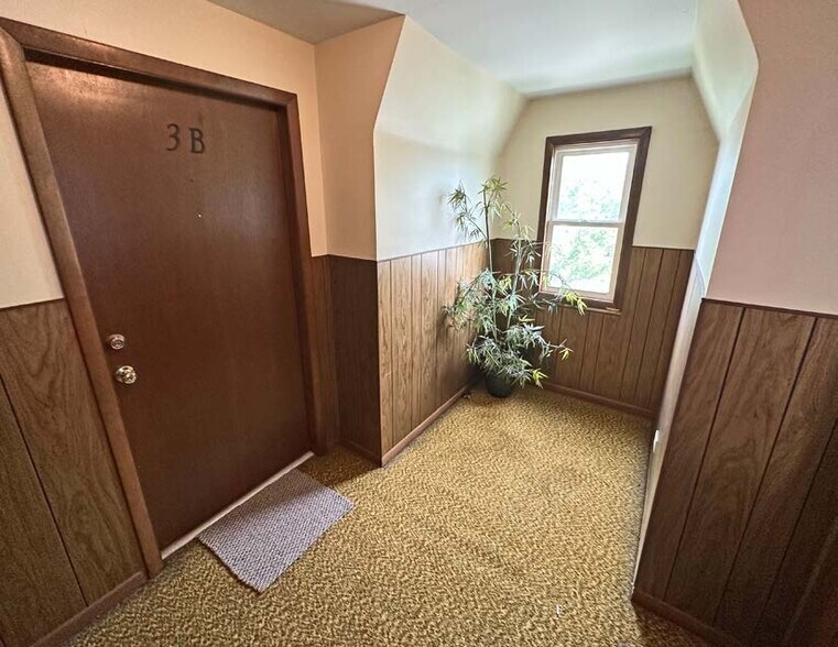 More Photos Of 2121 176th Pl, Lansing Apartments For Sale