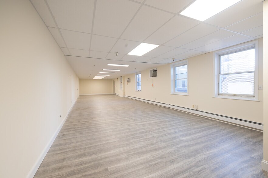 More Photos Of 185 6th Ave, Paterson Light Manufacturing For Lease