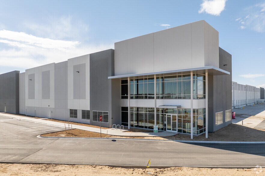 More Photos Of 6196 East Bridge St, Brighton Distribution For Lease