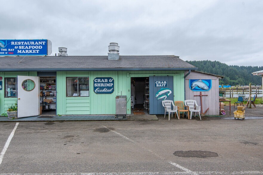 More Photos Of 142 Bay Front Loop, Winchester Bay General Retail For Sale