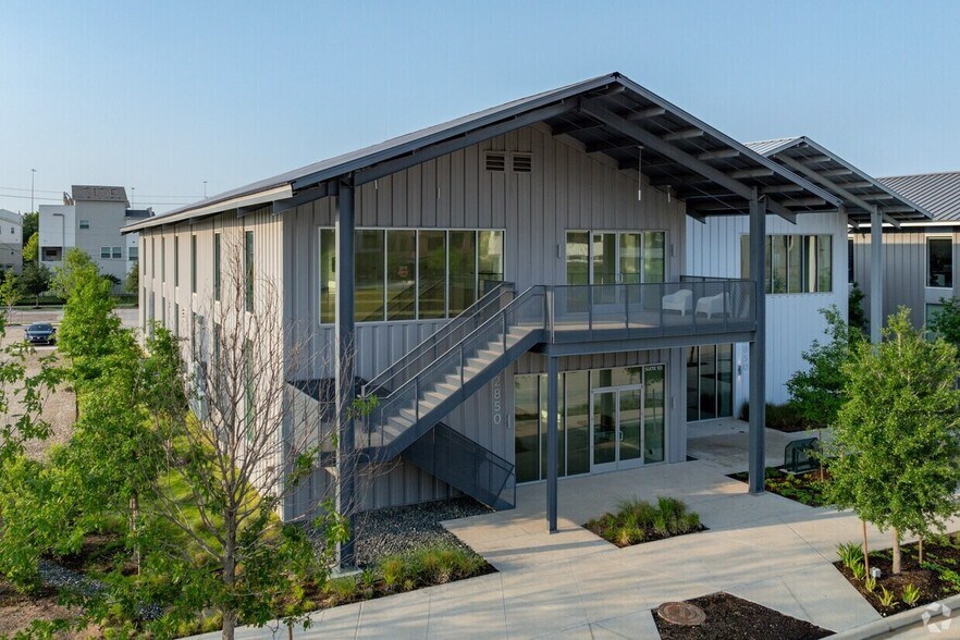 More Photos Of 2850 Clinton Dr, Houston Office For Sale