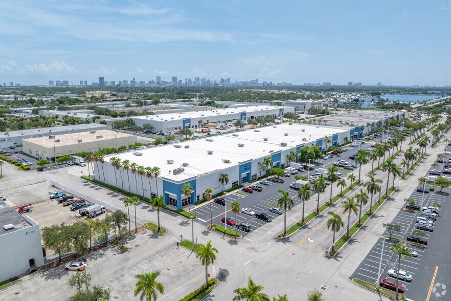 More Photos Of 2401-2599 SW 32nd Ave, Pembroke Park Warehouse For Lease