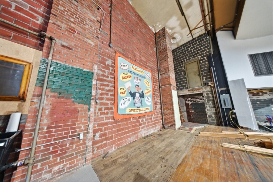 More Photos Of 195 Ottawa St N, Hamilton Storefront For Sale
