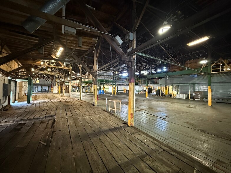 More Photos Of 650 Avenue R SW, Winter Haven Distribution For Sale